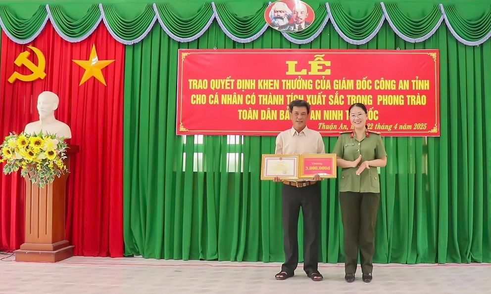 Phát hiện điểm bất thường, tài xế xe ôm chở thẳng đối tượng sát hại 2 người đến trụ sở công an