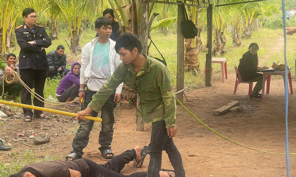 Cảnh sát dùng kế “vườn không, nhà trống” truy bắt 2 anh em ruột phi tang thi thể thiếu niên 15 tuổi