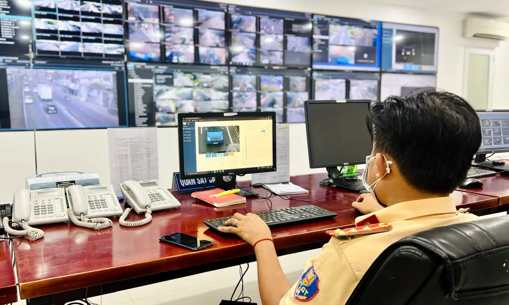 Người dân đi nộp phạt nguội rất đông, có nơi quá tải, Cục CSGT ra khuyến cáo 'nóng' gì?