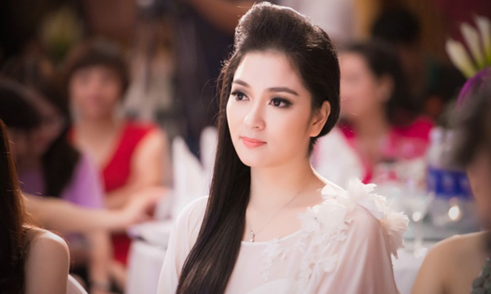 Hoa hậu Nguyễn Thị Huyền: 