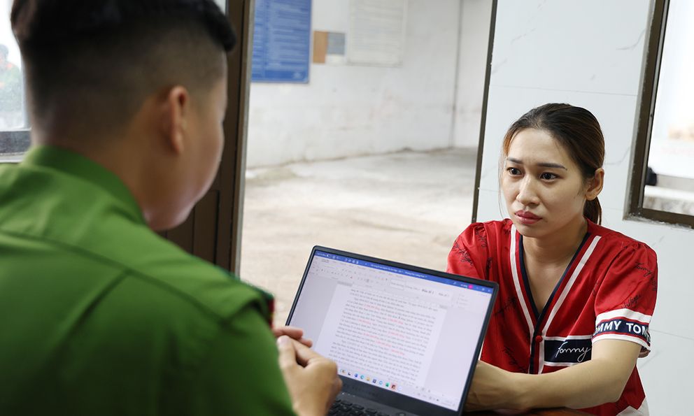 Bắt tạm giam một đôi nam nữ trộm hơn 80 điện thoại di động