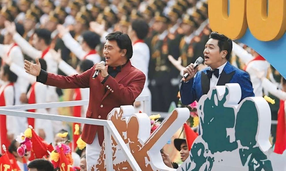 NSND Quốc Hưng hát mở màn tại Đại lễ 30/4, trước hàng vạn quân dân: 