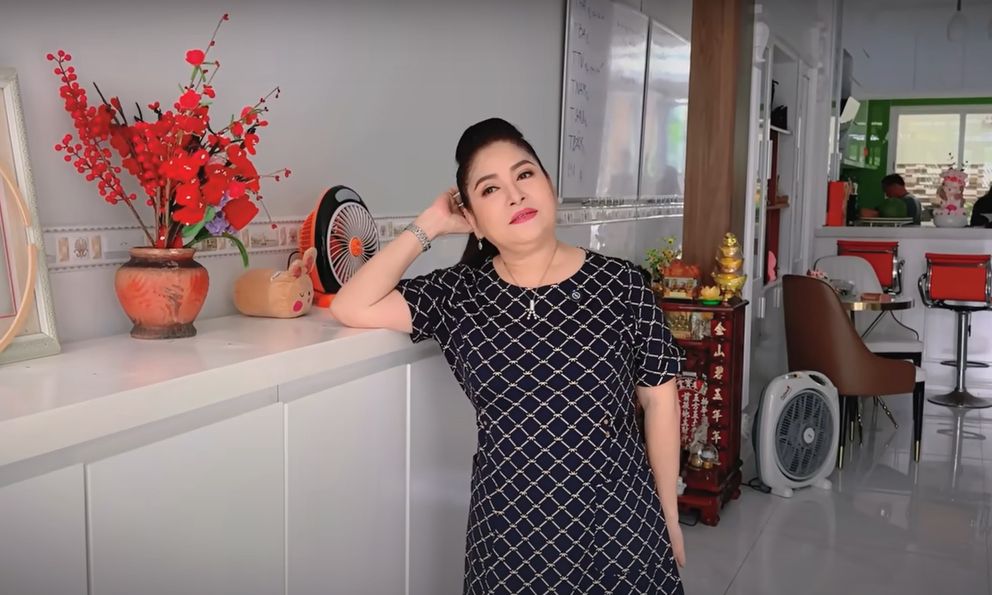 Nữ NSƯT sở hữu nhà mặt tiền vài chục tỷ đồng ở Quận 7, nhiều tài tử theo đuổi nhưng cưới chồng kém tiếng