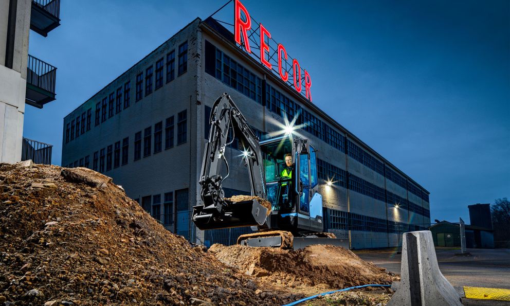 Siêu phẩm xây dựng nặng 2.296kg phá kỷ lục: Sở hữu 