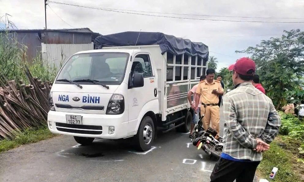 Vụ cha bắn tài xế cán tử vong con mình: Mẹ nữ sinh làm việc với công an