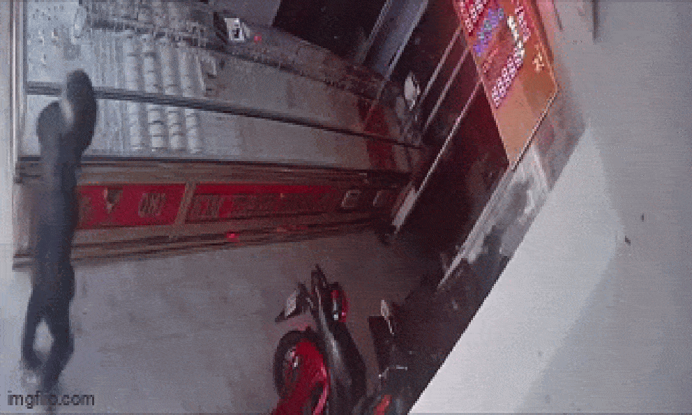 Đối tượng dùng búa đập tủ kính cướp vàng ở TP. HCM: Cướp bất thành lại làm rơi mất nhẫn cưới