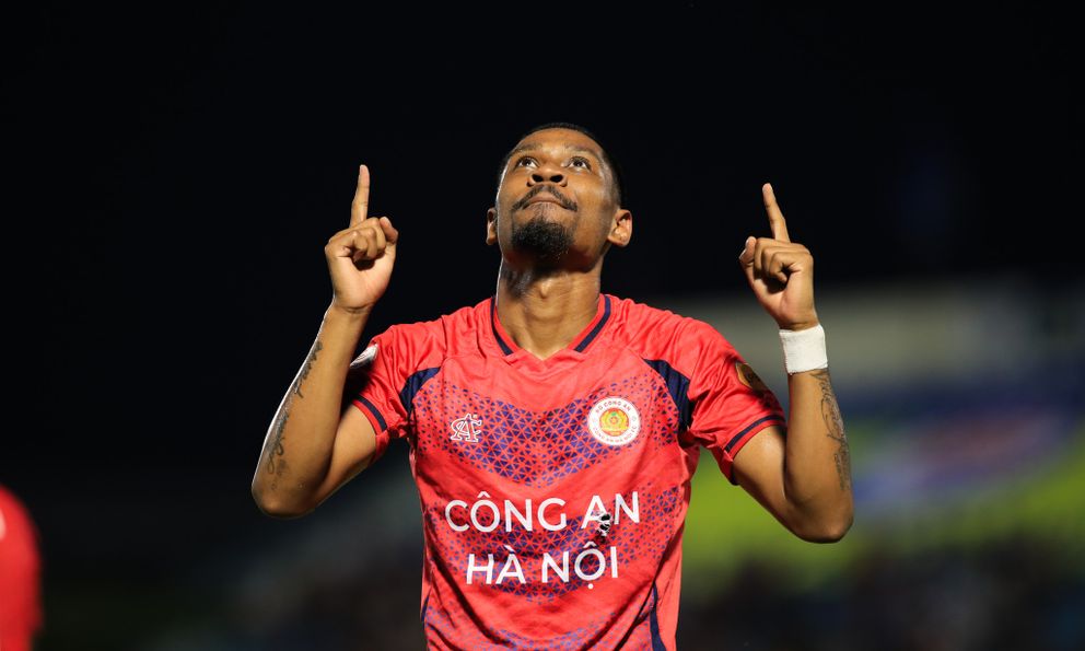 Được HLV Brazil tiến cử cho tuyển Việt Nam, sao Việt kiều giá 15 tỷ nói gì với ông Kim Sang-sik?