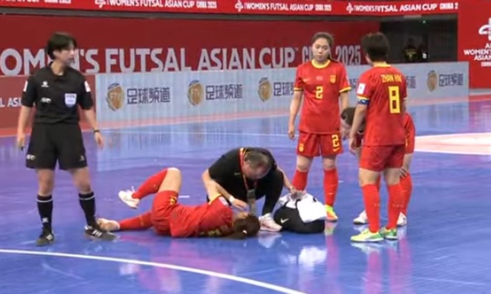 Tuyển Trung Quốc thắng trận then chốt, “đặt một chân” vào tứ kết giải châu Á