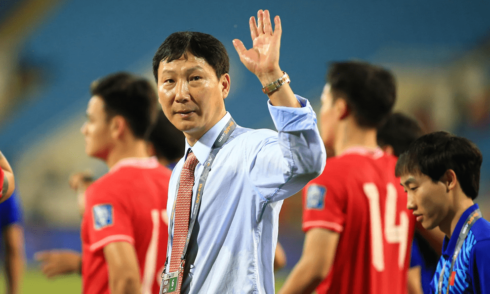 Vinh dự cho HLV Kim Sang-sik & phiền toái cho ĐT Việt Nam?