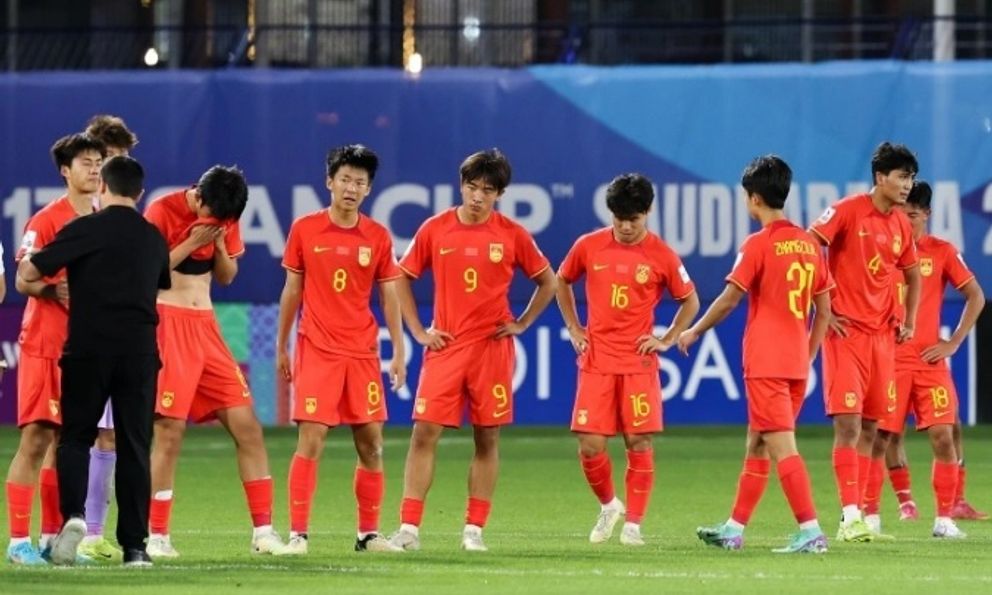 HLV Trung Quốc nói “tôi rất xấu hổ, rất hối hận” trước trận gặp tuyển Việt Nam