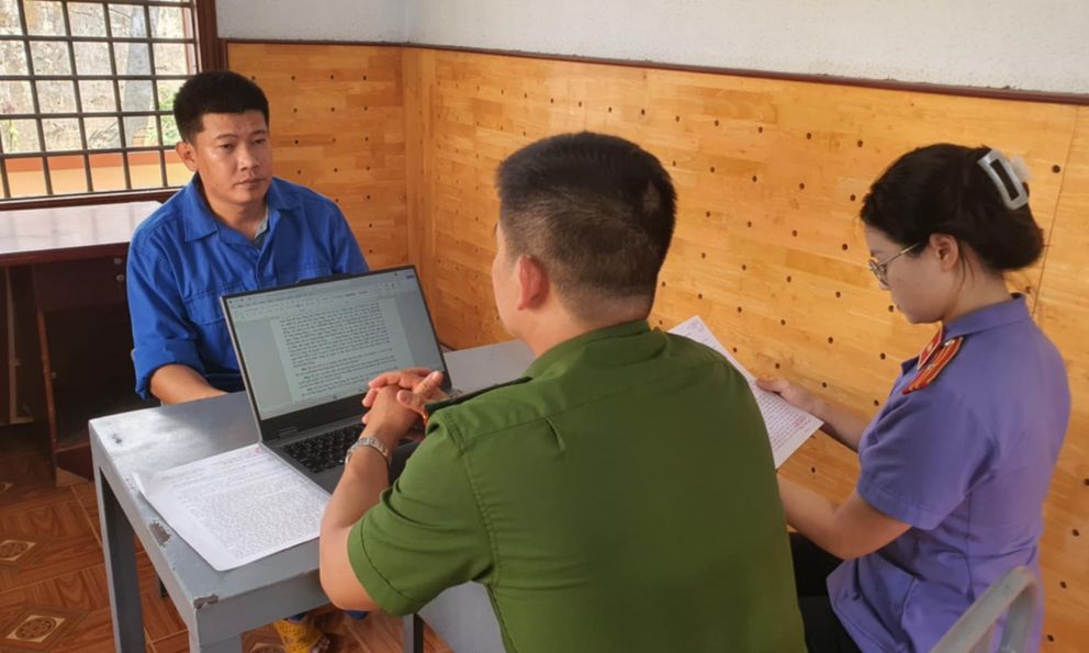 Bắt tạm giam một nguyên Phó Chủ tịch UBND xã vì hành vi lừa đảo