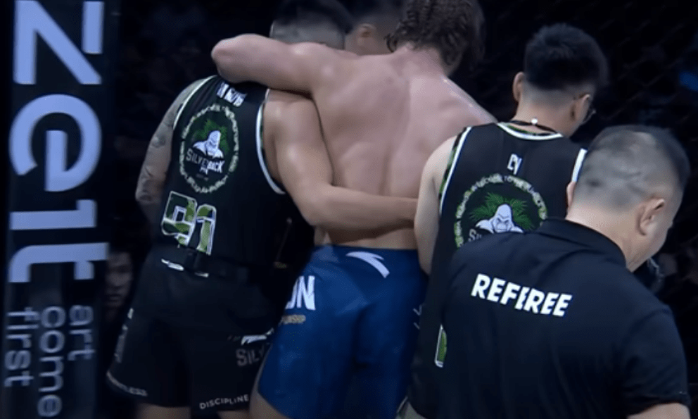 “Thần Sấm” đến từ châu Âu phải vào viện chỉ sau 2 hiệp đấu với 