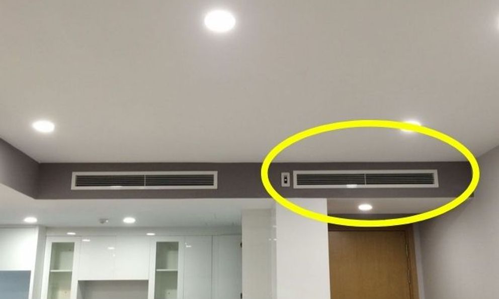 Người phụ nữ hốt hoảng sau khi kiểm tra điều hòa: 