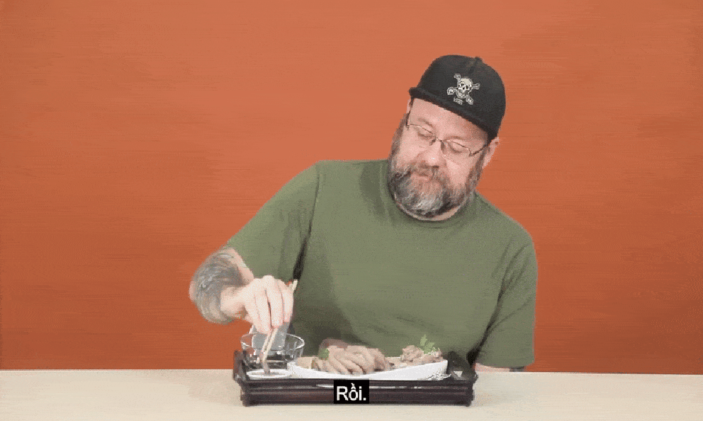 Khách Tây nếm thử món ăn này của Việt Nam rồi chốt lại 1 câu cực hài, 