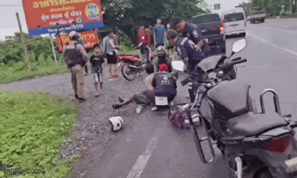 Bắt quả tang vợ đi cùng nhân tình nhiều lần, chồng lao tới đâm vợ liên tiếp nhưng 1 sự cố bất ngờ xảy ra