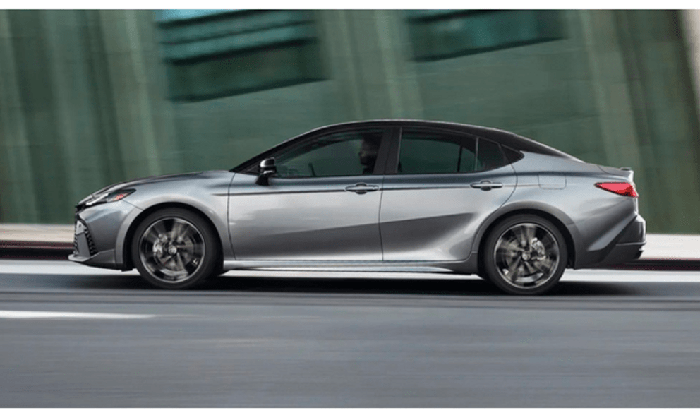 Mẫu sedan Toyota bán ra cao kỷ lục, gấp gần 50 lần Honda Accord, người Việt cực 'ưu ái' phiên bản này