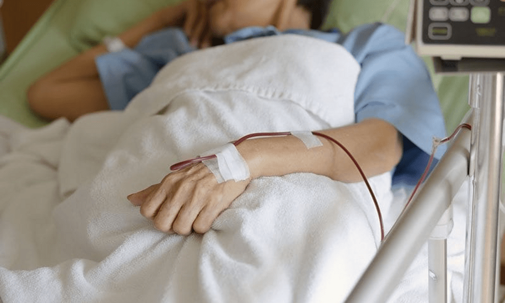 Bất ngờ bị đột quỵ sau khi thức dậy, người phụ nữ hối hận vì 1 sai lầm “chí mạng” từ nửa năm trước