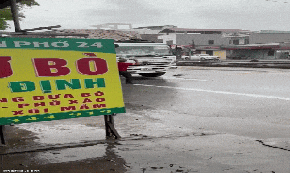 Người đàn ông cầm điếu cày đuổi đánh tài xế, đập vỡ kính xe tải: Đi làm ăn xa, vừa về quê đã gây chuyện