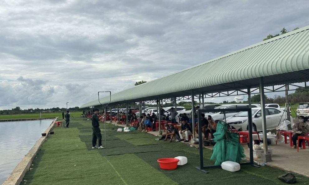 Hơn 100 cảnh sát đồng loạt ập vào hồ câu Minh Hiếu, bắt và mời làm việc 230 cần thủ