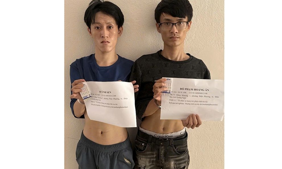 Phát hiện điều nghi vấn, công an mật phục ở nhà Huỳnh Sen bắt 2 đối tượng