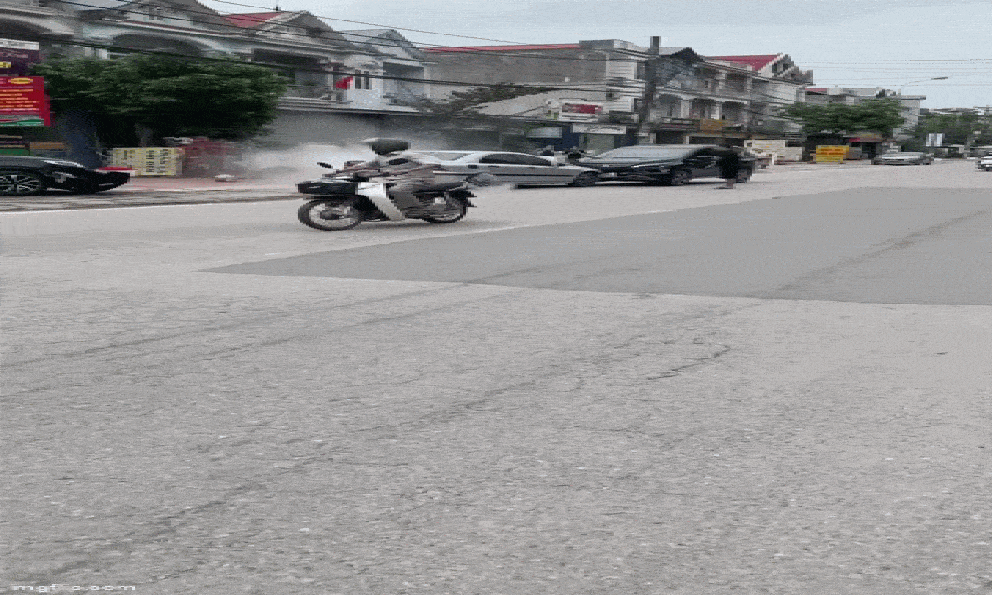 Đang chở con gái thì dừng xe bên đường dùng ma tuý, người đàn ông gây tai nạn liên hoàn: 