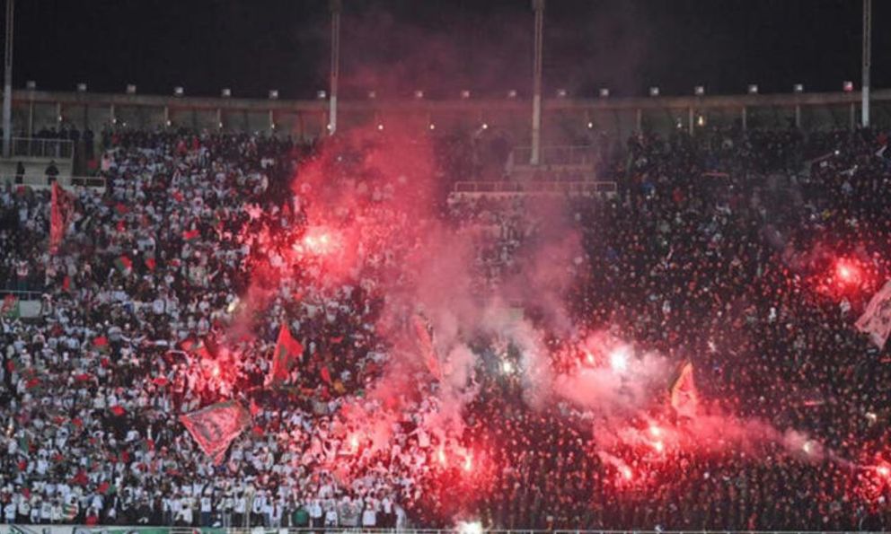 Thảm kịch bóng đá khiến hơn 80 CĐV thương vong trong ngày CLB mừng chức vô địch