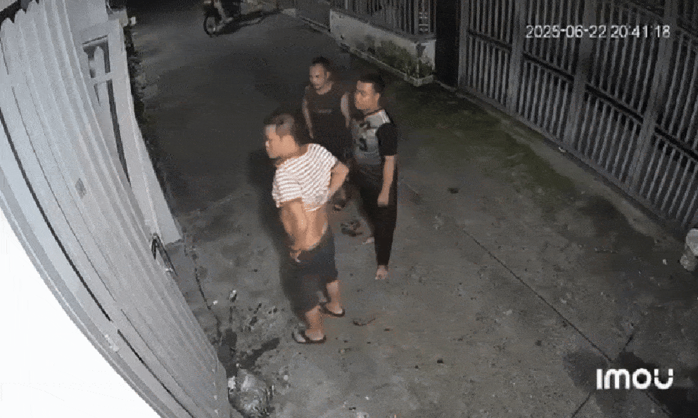 Chủ nhà bị phá cửa vì nhắc hàng xóm hát karaoke: Lo sợ vì trong nhà có bà bầu, trẻ nhỏ