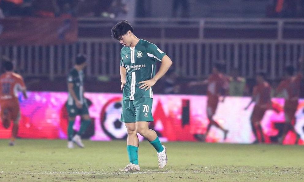 Bùi Tiến Dũng cản phá penalty của Công Phượng, “đại gia mới nổi” tan mộng theo kịch bản nghiệt ngã