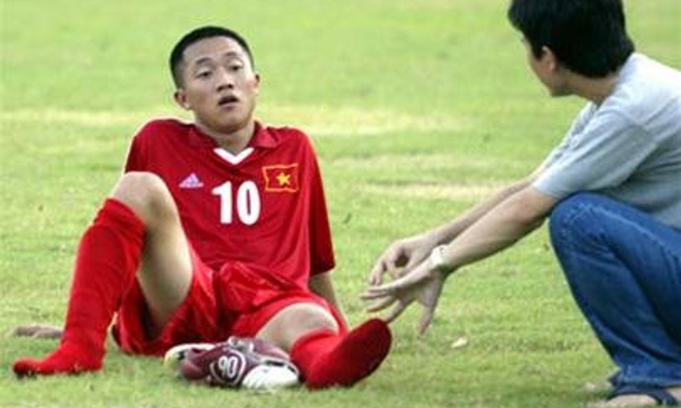 Tiền vệ Việt kiều được tung hô ở trời Âu và cái kết đắng ngắt sau... 1 buổi tập tại Việt Nam