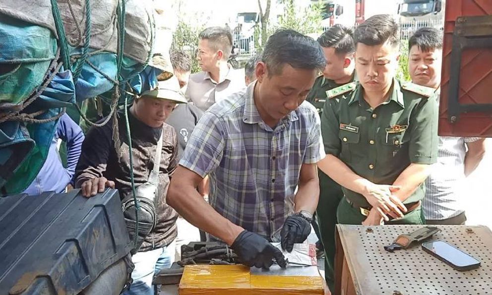 Khám xét một xe chở bạc, bắt Diêu Tuấn Vũ