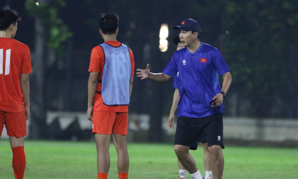 Tuyển Việt Nam gặp chuyện 