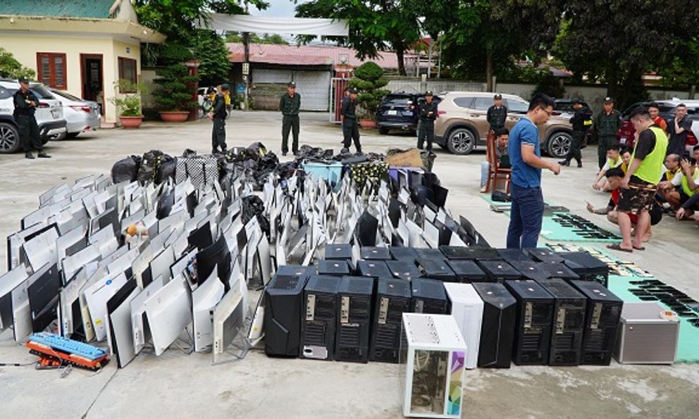 Gần 200 cảnh sát đồng loạt đột kích 3 điểm nóng, bắt 74 người