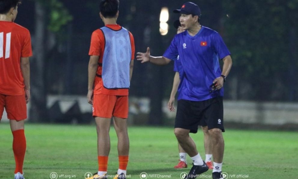 Cái giá cho sự tự tin của Malaysia & sự thận trọng của HLV Kim Sang-sik