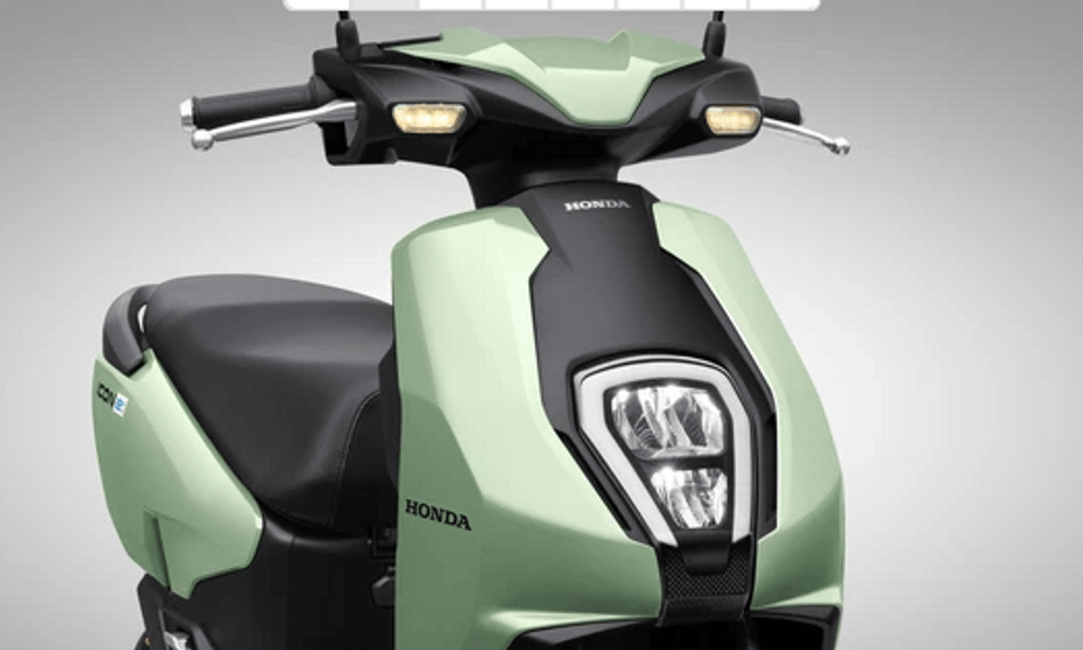 Xe máy điện của Honda, Yamaha đã lên kệ: Giá bán thế nào, đi được bao xa, sạc có nhanh không?