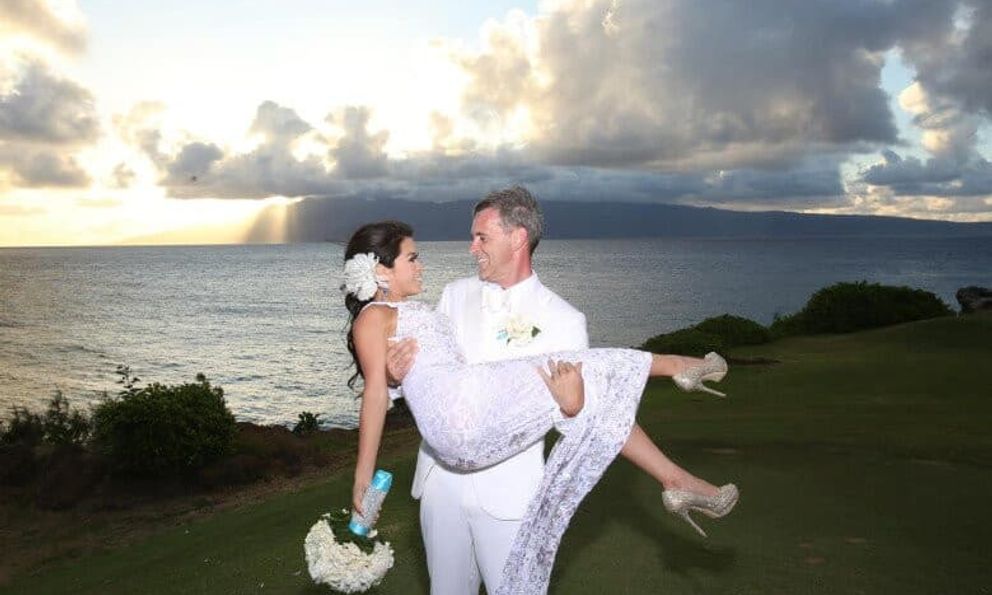 Chuyện tình của nữ ca sĩ Việt lấy được tỷ phú nhờ app hẹn hò