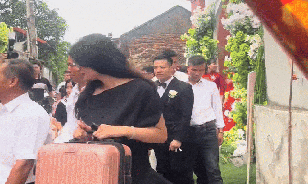 Clip rước dâu chỉ mất 30 giây ở Bắc Ninh: Bố mẹ sút 3kg khi biết tin con gái yêu anh hàng xóm