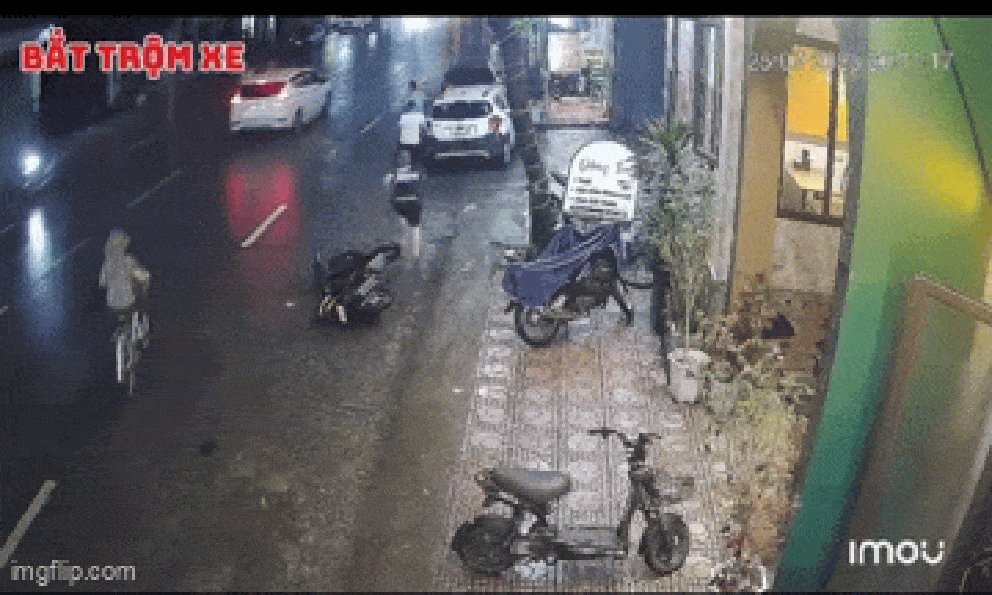 Chủ quán quật ngã tên trộm xe giữa đường: Một đối tượng đã bỏ trốn khỏi hiện trường