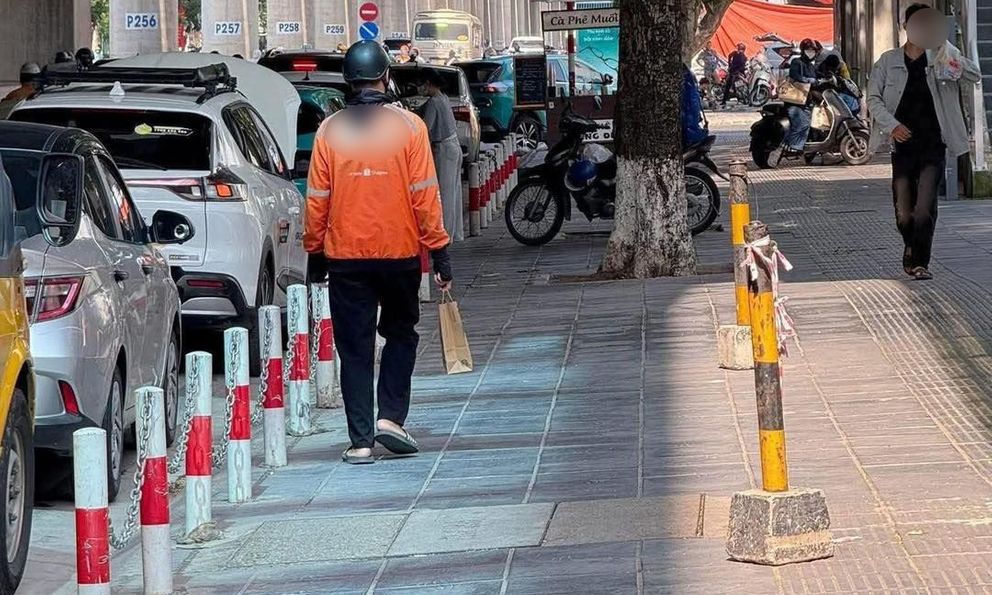 Hà Nội: Shipper vào lấy đơn hàng đi giao được 9.000 đồng, quay ra mất xe máy và cái kết không tưởng