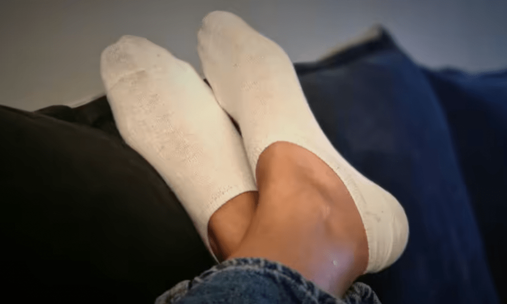 Cảnh báo cho bất cứ ai hay đi tất