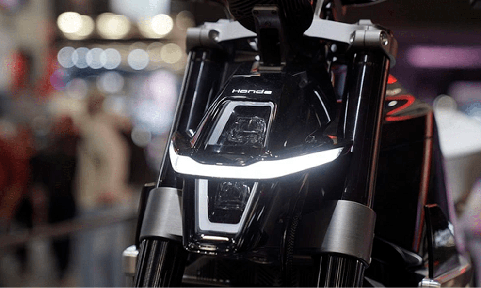 Xuất hiện xe máy điện Honda dùng sạc ô tô, cắm điện 20 phút đầy 80% pin, ra mắt ngay tháng sau