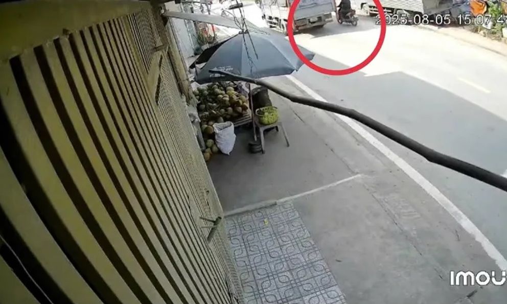 Gây tai nạn chết người, tài xế lặng lẽ rời khỏi hiện trường: Camera hé lộ tình tiết quan trọng