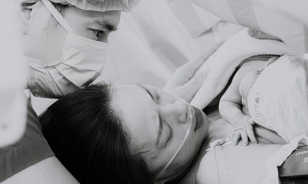 Ngô Thanh Vân hạ sinh con đầu lòng cho chồng kém 11 tuổi