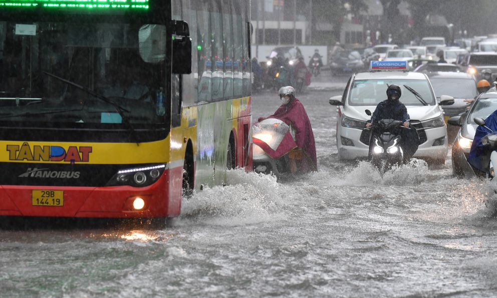 Miền Bắc sắp mưa to dài ngày, kết thúc nắng nóng