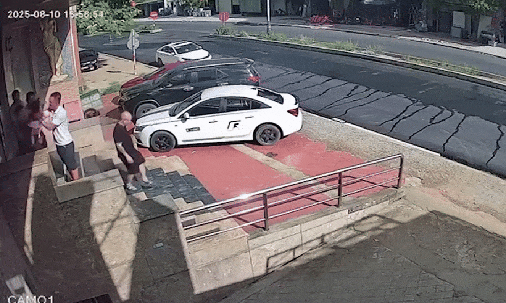 Người đàn ông đang bế cháu nhỏ thì bị đánh trọng thương ở Hà Tĩnh: Nguồn cơn được hé lộ