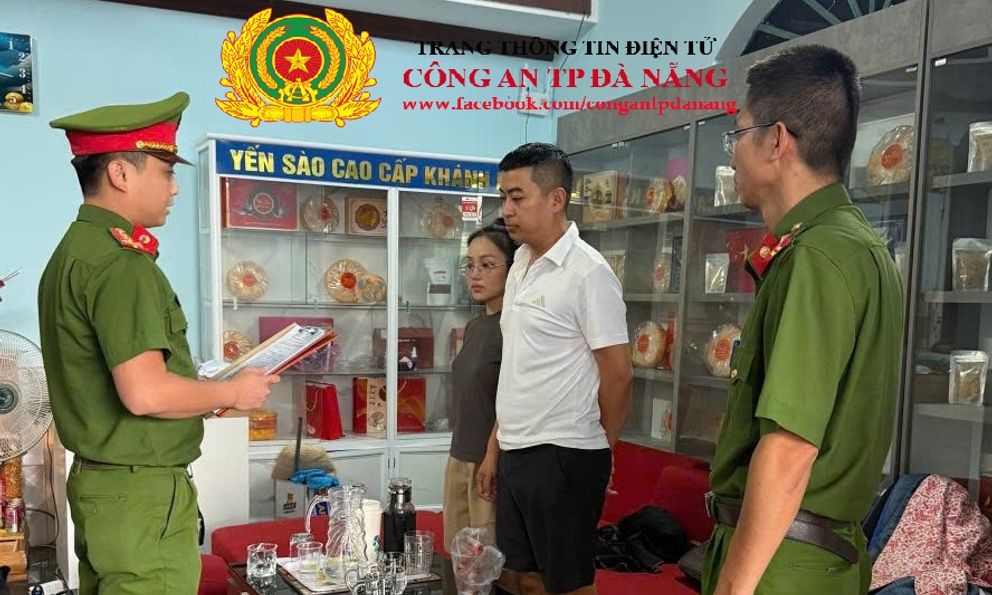 Bắt Trịnh Thị Khánh Linh và chồng, thu giữ nhiều thẻ ngân hàng