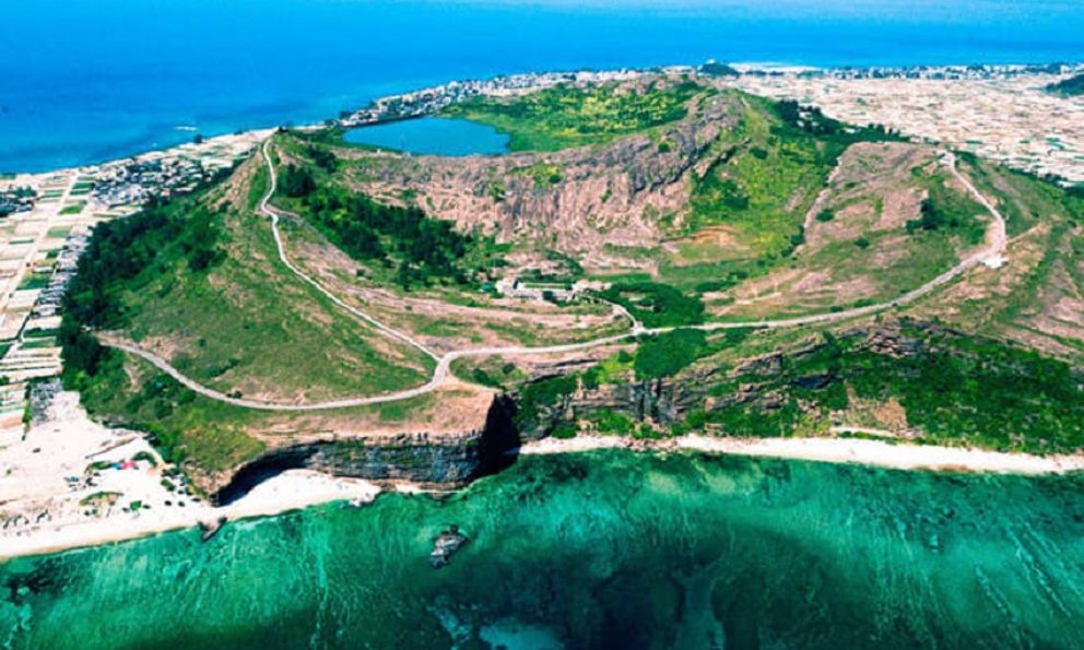 Đảo duy nhất ở Việt Nam có 5 ngọn núi lửa: Cách đất liền 30km, du khách nhận xét 