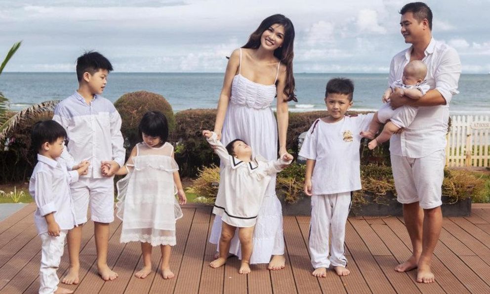 Hoa hậu đông con nhất Việt Nam thông báo nợ 10 tỷ, muốn sang Campuchia làm lại từ đầu