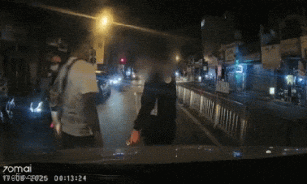 Clip tự ngã sau phanh gấp, người đàn ông đánh tài xế xe công nghệ gãy sống mũi