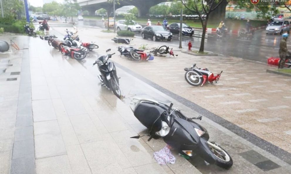 Bão số 5 rất mạnh, giật cấp 17 chuẩn bị đổ độ vào đất liền nước ta