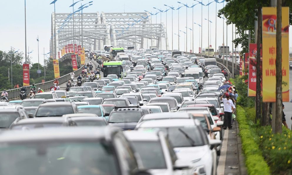 Tạm cấm phương tiện trên một số tuyến đường Hà Nội từ 6h sáng mai